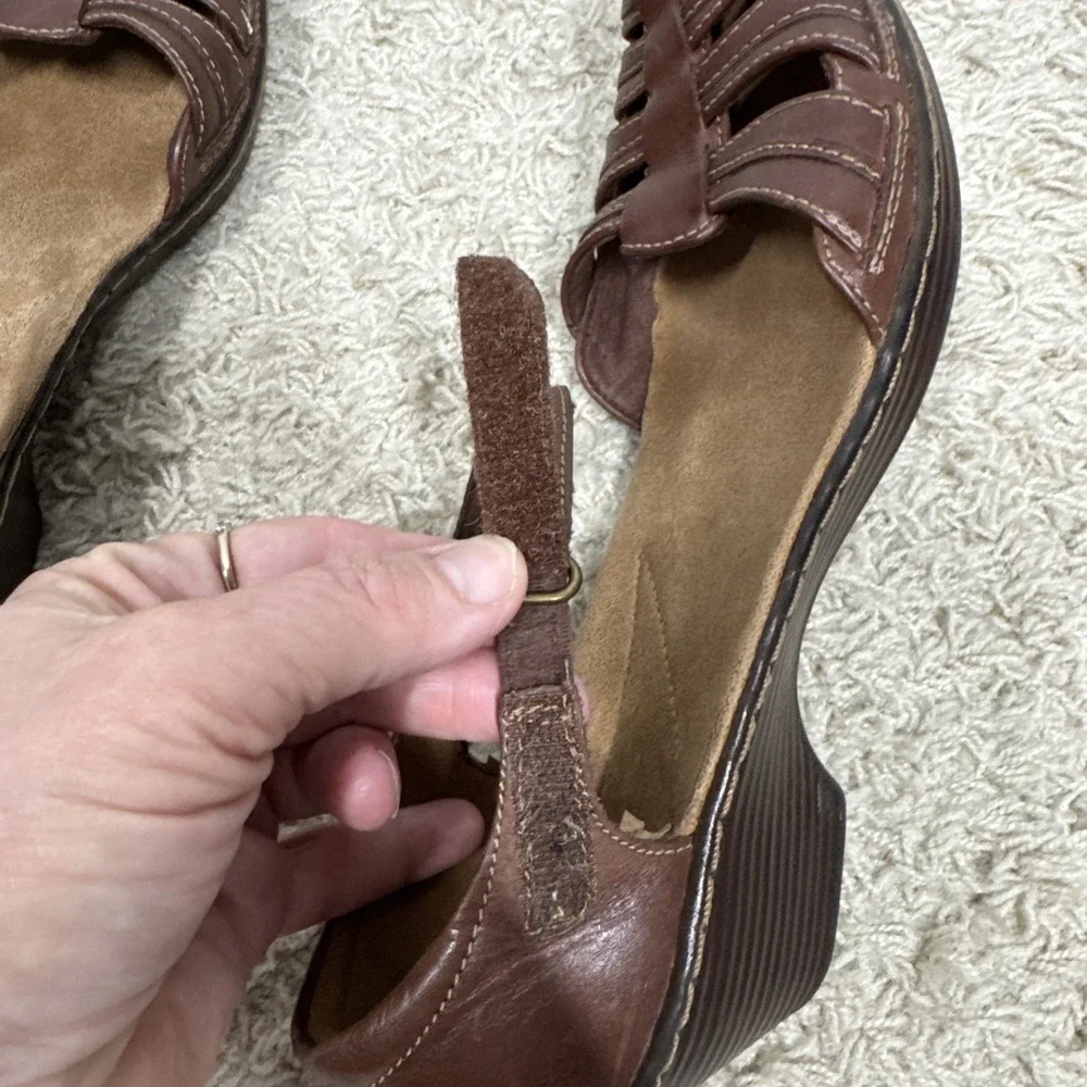 Clarks‎ Wendy River Brown Leather Closed Toe Comfort Shoes Womens 9M Wedge Work